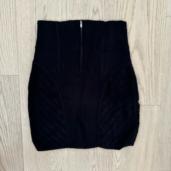 Wilfred Skirt from Aritzia - Picture 2 of 5